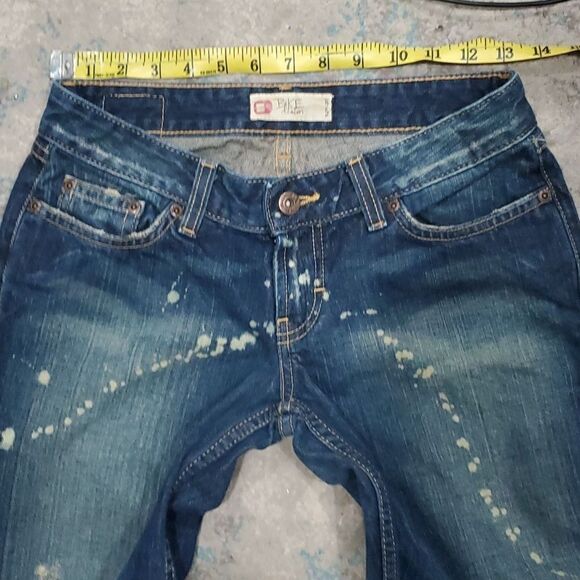 BKE Y2K Low Rise Boot Cut Star Jeans with Cool Bleach Splatters Size 26 or 2 - Picture 8 of 10